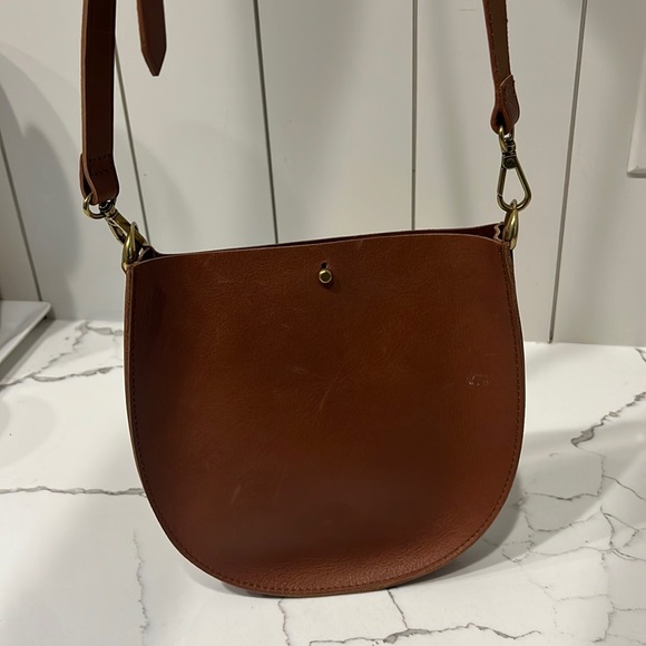 Madewell Handbags - Madewell leather cross body bag